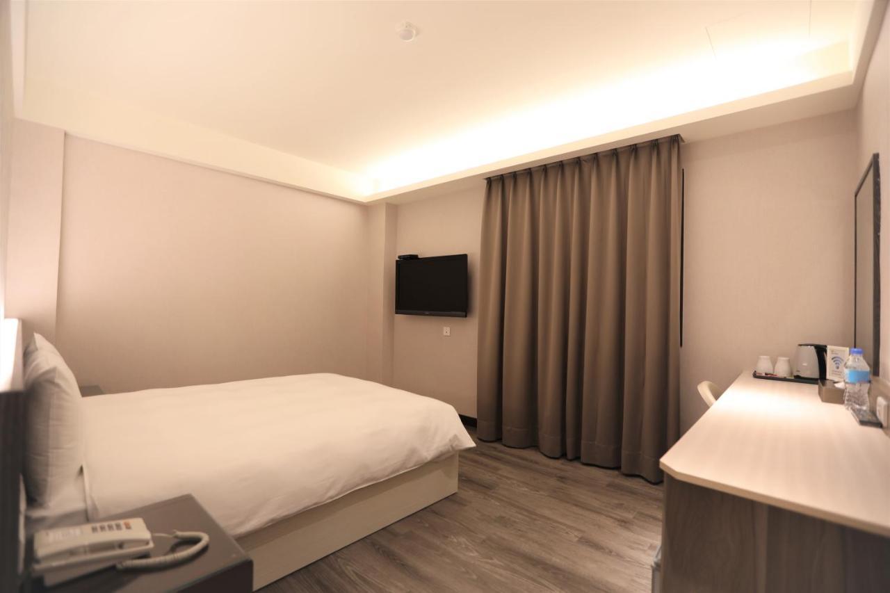Chair Man Hotel Tajpej Kültér fotó